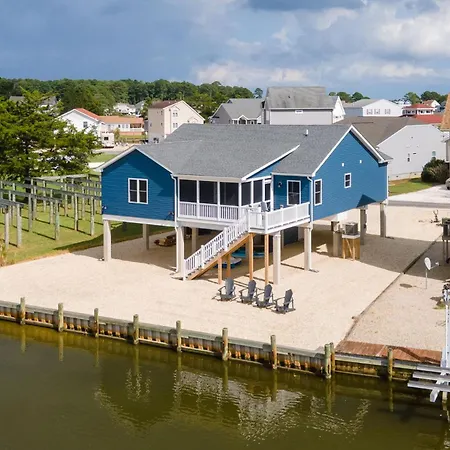 Turtle Bay - Waterfront & A Screened Porch!